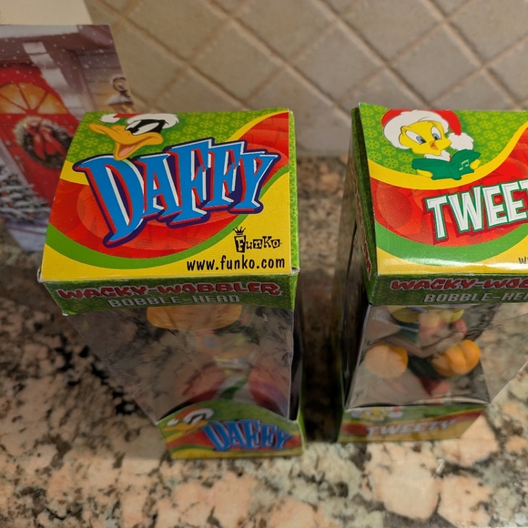 NIB Funko Bobble-Head Xmas Daffy Duck - Picture 5 of 7